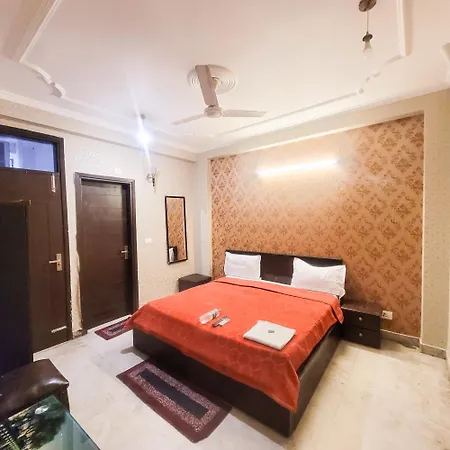 Hotel In Cr Park